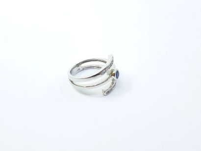 BAGUE NEUVE en or gris 750° ornée d'un saphir...