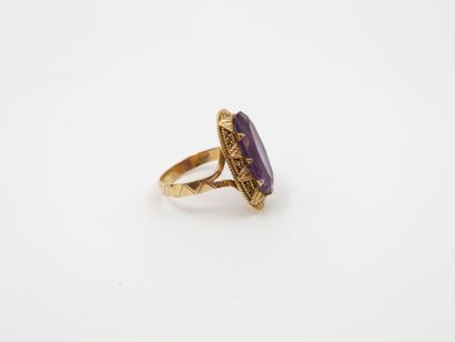 BAGUE en or jaune 750° ornée d'une alexandrite...