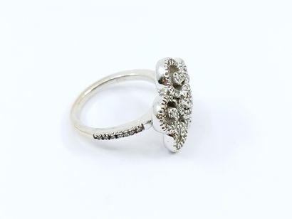 TRAVAIL FRANCAIS
BAGUE en or gris 750° à...