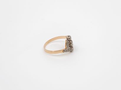 BAGUE en or deux tons 750° ornée de roses
Poids...