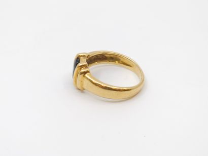 Yellow gold ring 750° with a sapphire in...