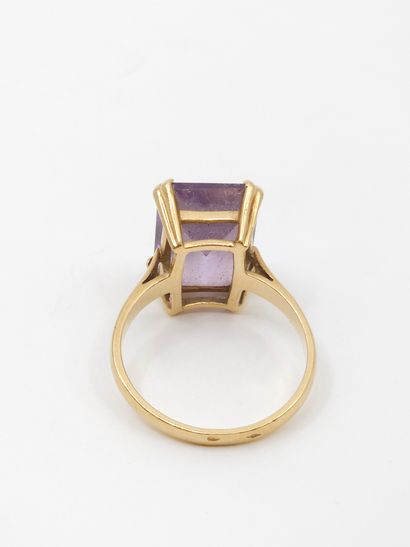 Yellow gold ring 750° decorated with a rectangular...