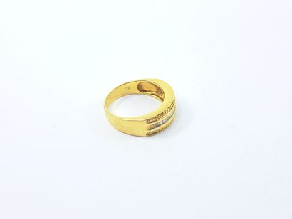 BAGUE en or jaune 750° ornée de diamants...
