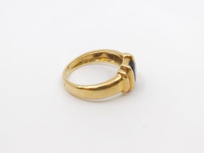 Yellow gold ring 750° with a sapphire in...