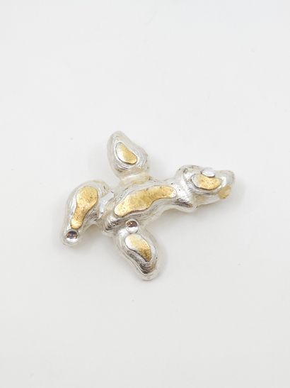 CHRISTIAN LACROIX
Broche en métal et pierres...