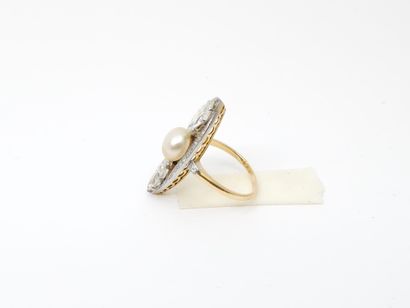 RING in two-tone 750° gold, set with a pearl,...