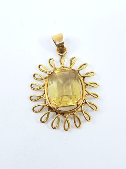Yellow gold pendant 750 decorated with a...