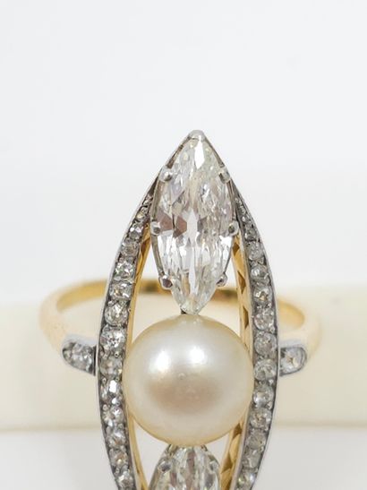 RING in two-tone 750° gold, set with a pearl,...