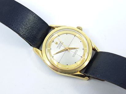 UNIVERSAL GENEVA polerouter
Round gold metal...