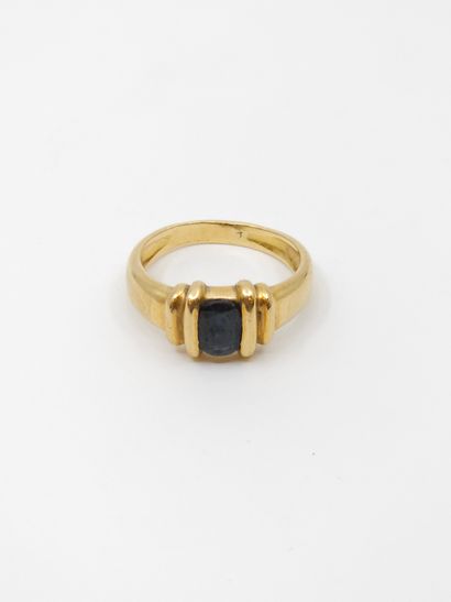 Yellow gold ring 750° with a sapphire in...