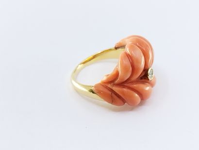 RING in yellow gold 750°, set with an angel...