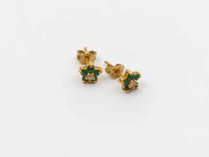 Pair of earrings in white gold 750° decorated...