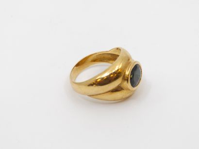 Yellow gold ring 750° with a sapphire in...