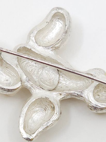 CHRISTIAN LACROIX
Broche en métal et pierres...