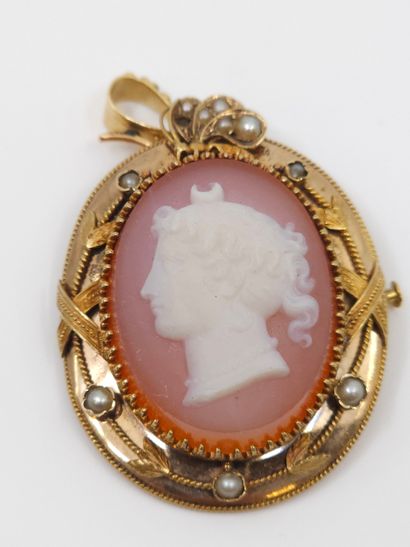 French work XIXth century
Yellow gold pendant...