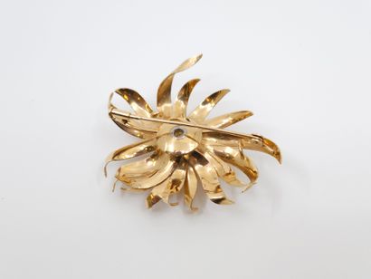 BROCHE faisant pendentif en or rose et gris...