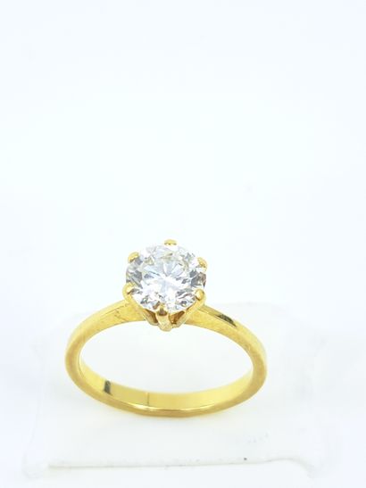 BAGUE solitaire en or jaune 750° ornée d'un...
