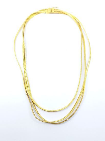 ITALIAN WORK
Three rows of gold necklace...
