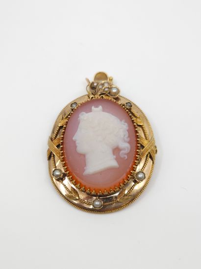 French work XIXth century
Yellow gold pendant...