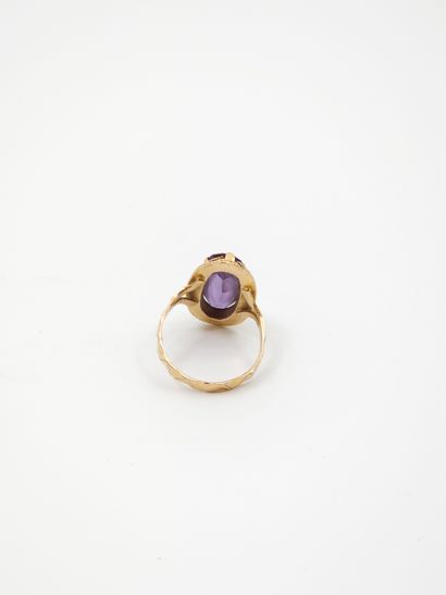BAGUE en or jaune 750° ornée d'une alexandrite...