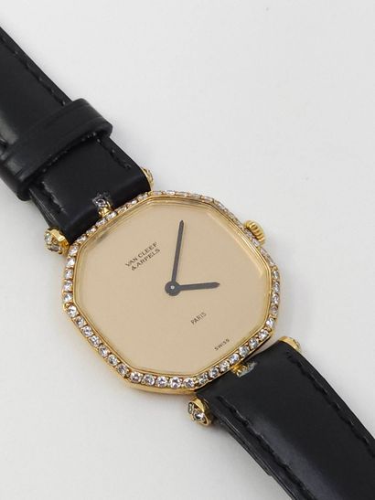 Van Cleef & Arpels
Wristwatch in yellow gold...