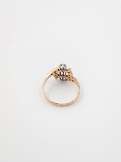 BAGUE en or deux tons 750° ornée de roses
Poids...