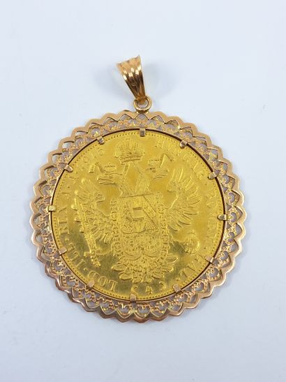 Yellow gold pendant 750° decorated with a...