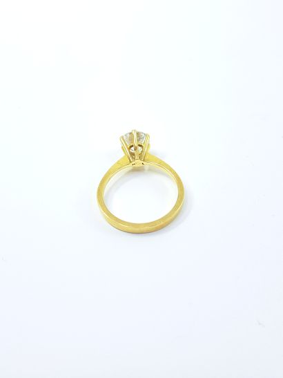 BAGUE solitaire en or jaune 750° ornée d'un...