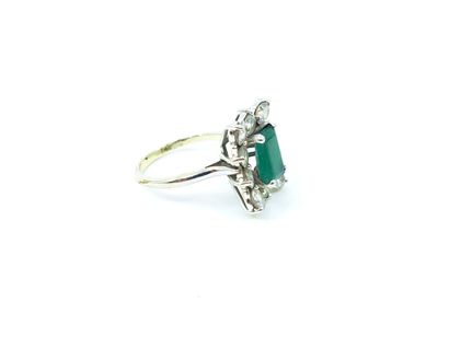 RING in white gold 750° set with a rectangular...