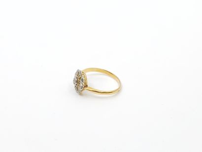 Daisy ring in yellow gold 750° set with roses...