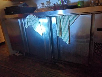 Tour réfrigérée trois portes inox avec plonge...