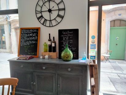 Buffet enfilade en bois peint ouvrant par...