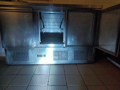 Frigo cuisine 3 portes accidentées