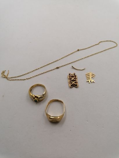 4 Gold debris 18kt 3,72 g 1 Gold ring 2 tones...