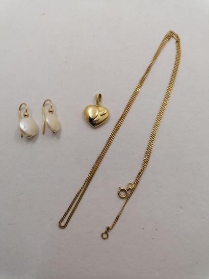 1 Pair of 18kt gold earrings and pearls 2,11g...