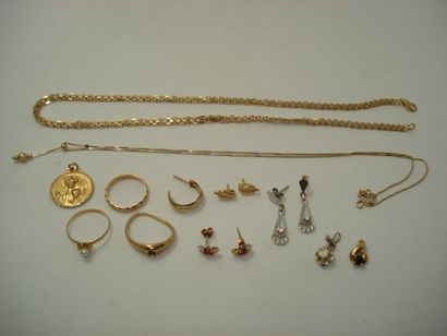 3 Pendants Gold 18kt and stones 3,95g 2 Rings...