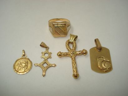 1 Ring Gold 3 tones 18kt 8,09g 3 Pendants...