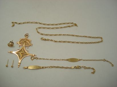 1 Cross 18kt Gold 7,69g 1 Chain 18kt Gold...
