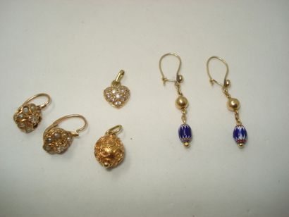 2 Pairs of Gold 18kt pearls and stones 4,59g...