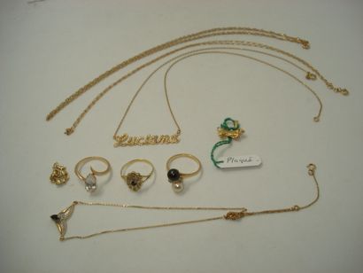 3 Rings Gold 18kt and stones 7,97g 2 Necklaces...