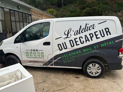 Véhicule utilitaire de marque NISSAN modèle...