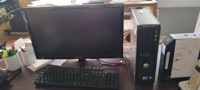 Deux ordinateurs fixe comprenant
2 écrans...
