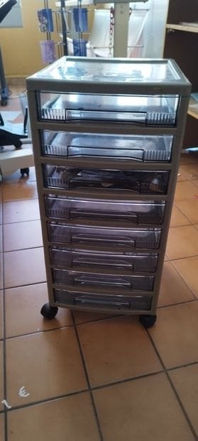 Trois bureaux en stratifié
Chaises de bureau
Comptoir...