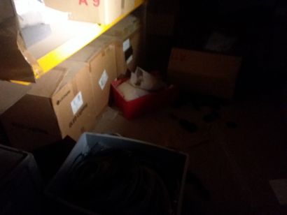 sur des étagère
elements de lustre