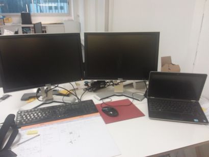 deux écrans DELL
deux claviers
unité centrale...
