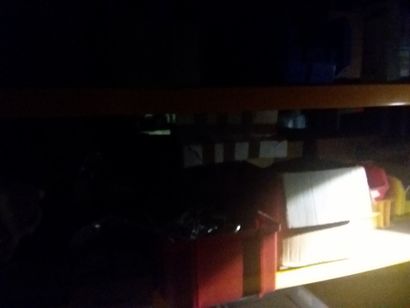 sur des étagère
elements de lustre