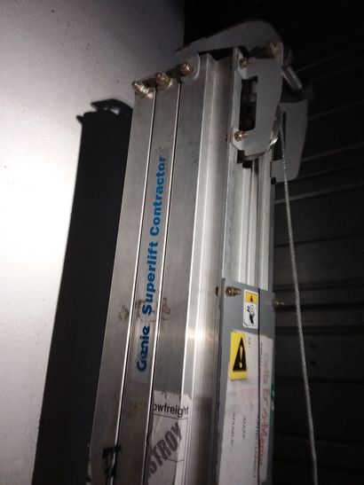 leve-plaque GENIE SUPERLIFT CONTRACTOR 
SLC...