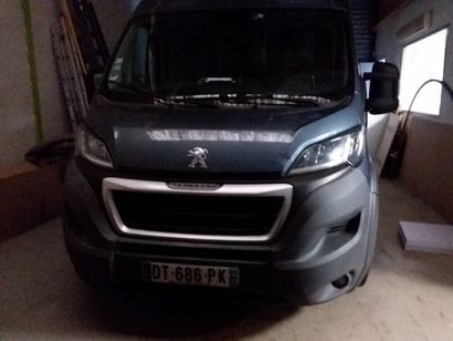 véhicule PEUGEOT modèle PARTNER FG 
immatriculé...