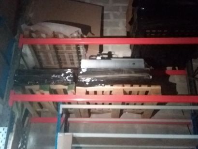 deux machines de gravure de métal ou détoureuse...