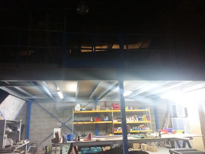 deux mezzanines métallique